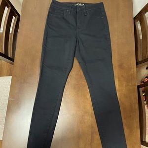 Women’s black universal thread high rise skinny jeans